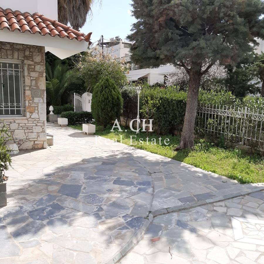 (For Rent) Residential Detached house || East Attica/Voula - 300 Sq.m, 3 Bedrooms, 3.700€ 