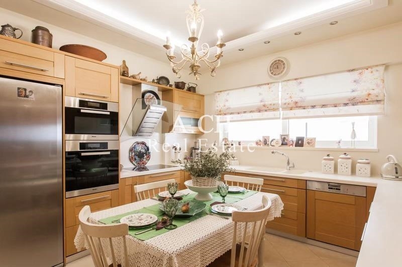 (For Sale) Residential Maisonette || East Attica/Vari-Varkiza - 160 Sq.m, 3 Bedrooms, 850.000€ 